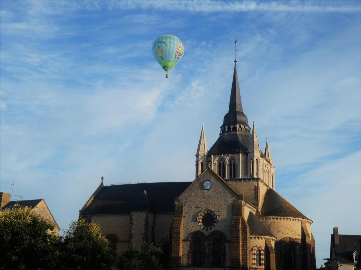 Chaleureuse Petite Maison De Bourg Beaumont-sur-Sarthe Exterior foto